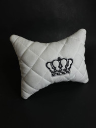 Подушка на подголовник белая с короной НАП-01-1
