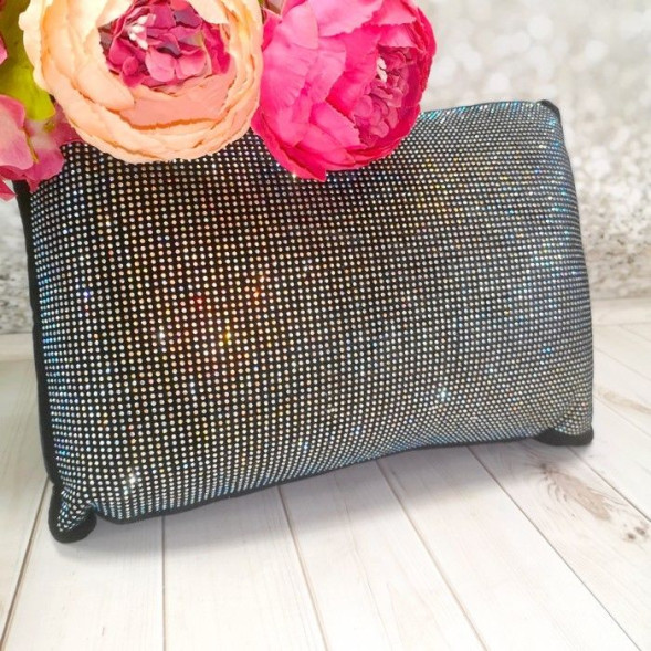 Подушка под спину со стразами перламутровая П-70